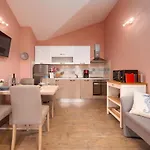 Karolina 2 Apartment