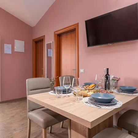 Karolina 2 Apartman Funtana